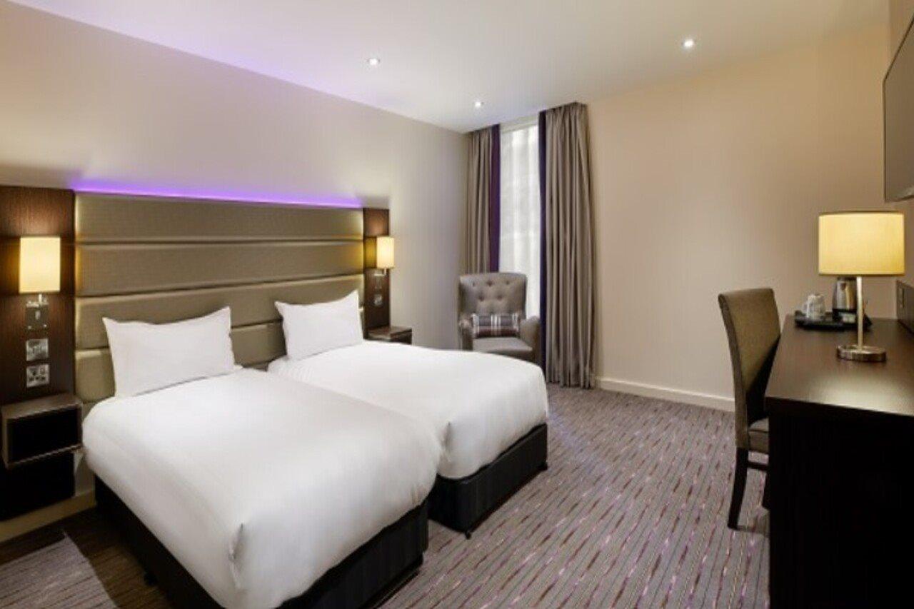 Premier Inn Cheltenham Town Centre Exterior foto