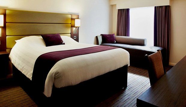 Premier Inn Cheltenham Town Centre Exterior foto